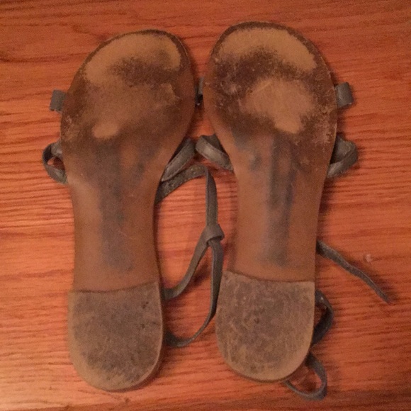 Bebe sz 6.5 m gray w/ pewter studs sandals - Picture 2 of 4